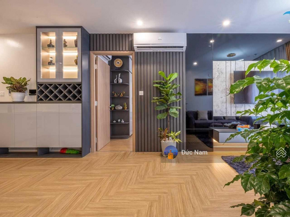 Spacious 3-Bed Apartment with Modern Interior