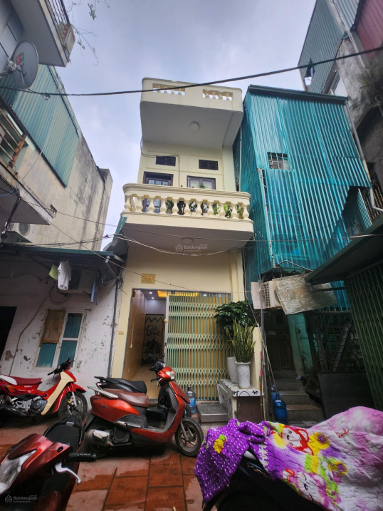 Spacious Two-Floor House with Office Space