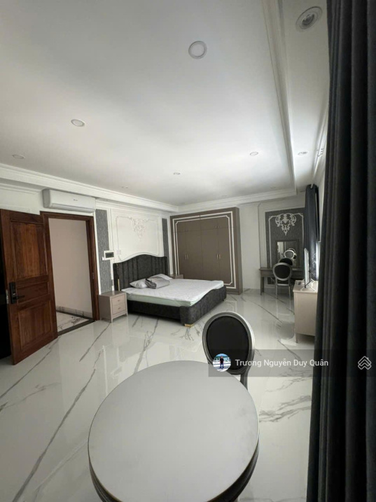 Modern Designer Apartment with Luxury Finishes