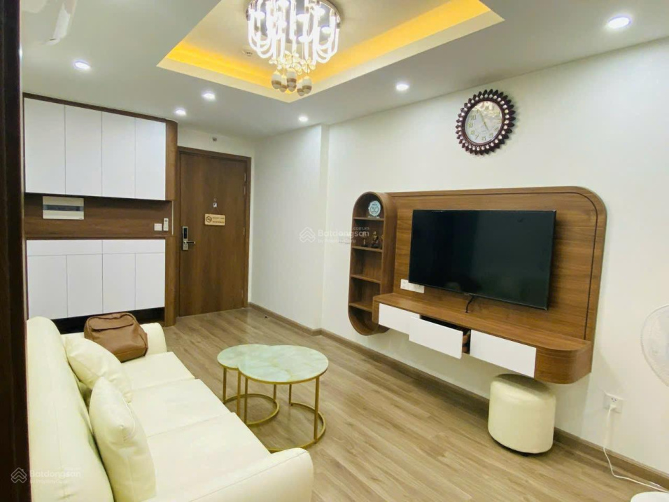 HUD Building Apartment: Modern, Fully Furnished 1-2 Bedroom Unit