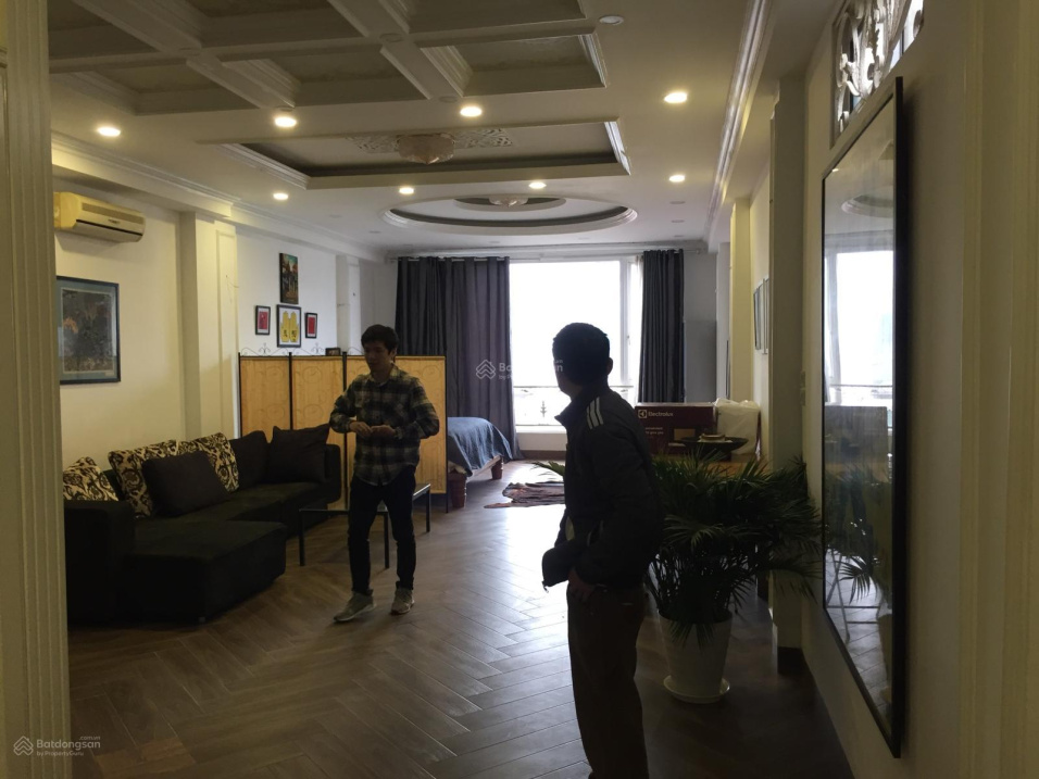 4-Floor Commercial Building with 7 Rooms