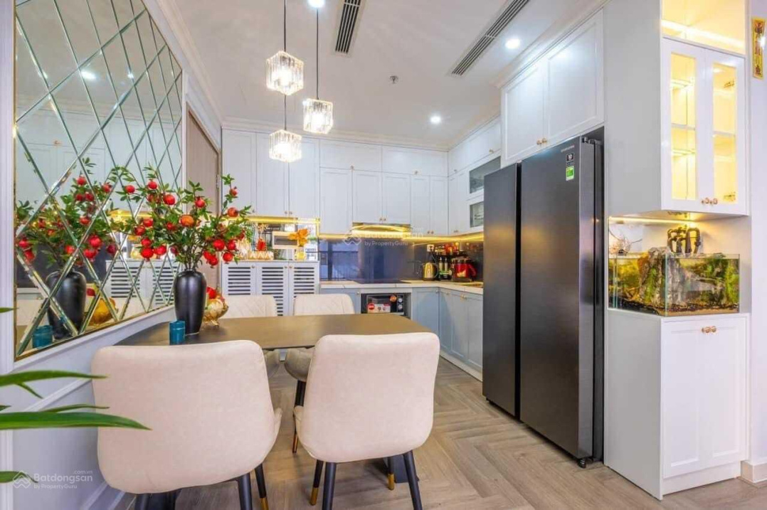 Modern 2-Bedroom Apartment in Hong Kong Tower