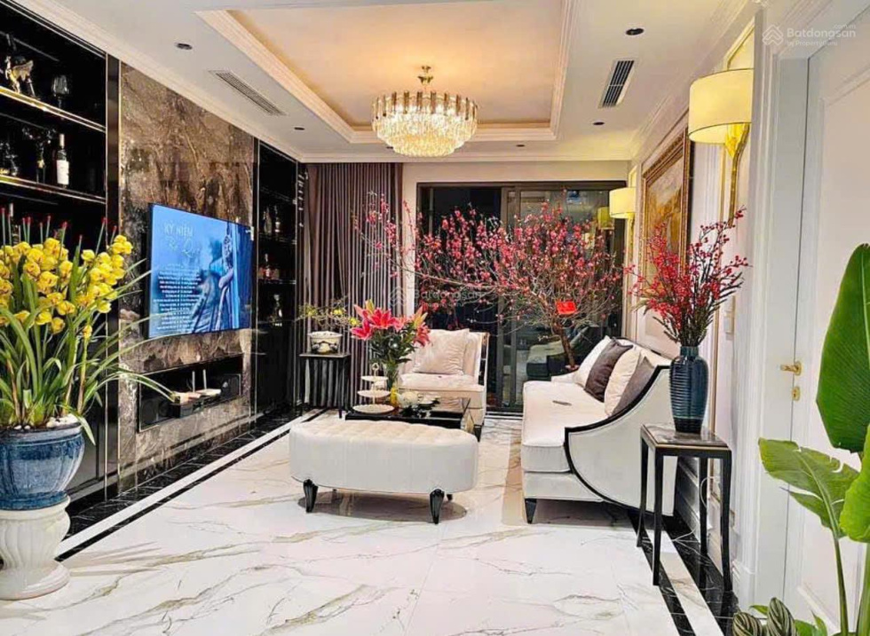 Modern 3-Bedroom Apartment with Designer Interior