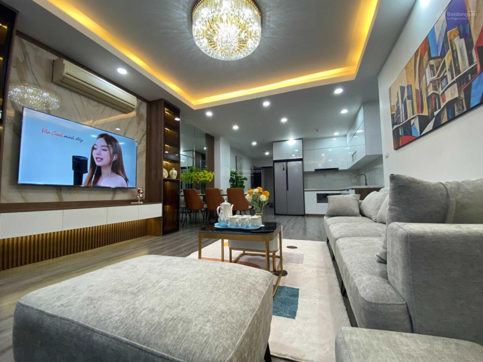 Modern 2-Bedroom Apartment with Luxury Interior