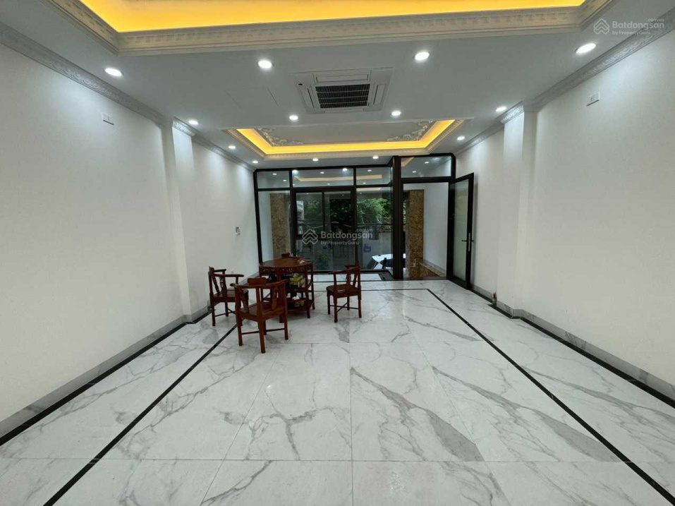 Modern Office Building with Two-Way Access