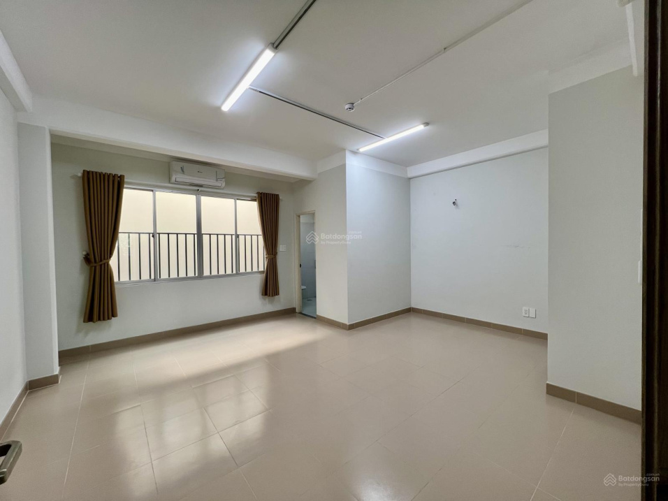 Modern 2-Bedroom Apartment with Large Balcony Q10