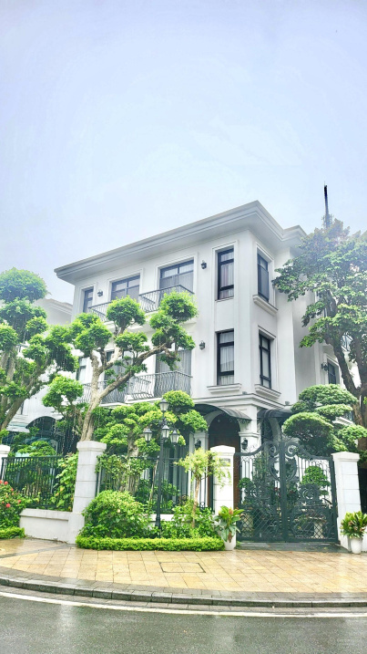 Modern 150m² Property with Lake View