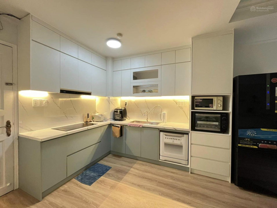 Modern 1-Bedroom Apartment at Riverside 90
