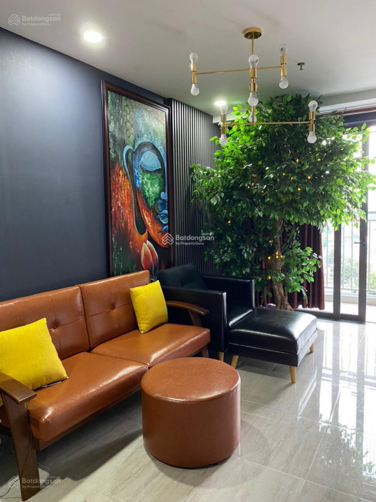 Modern 3-Bedroom Apartment with Designer Interior