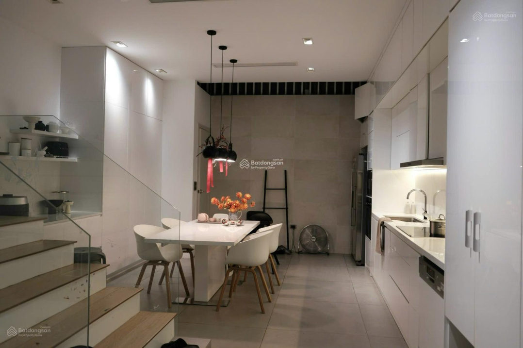 Modern 4-Floor Townhouse with Elevator in Green Pearl