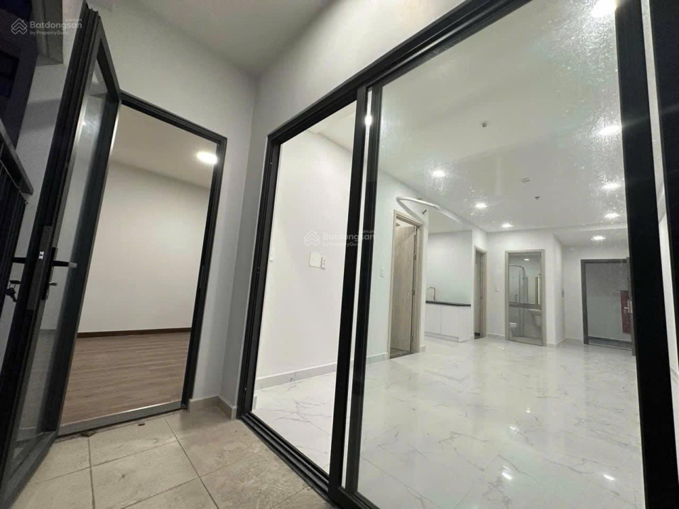 Modern Two-Bedroom Apartment Near Vincom Di An