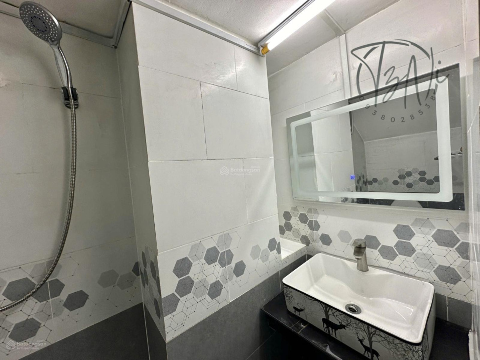 Modern Studio with Laundry in Quiet Area