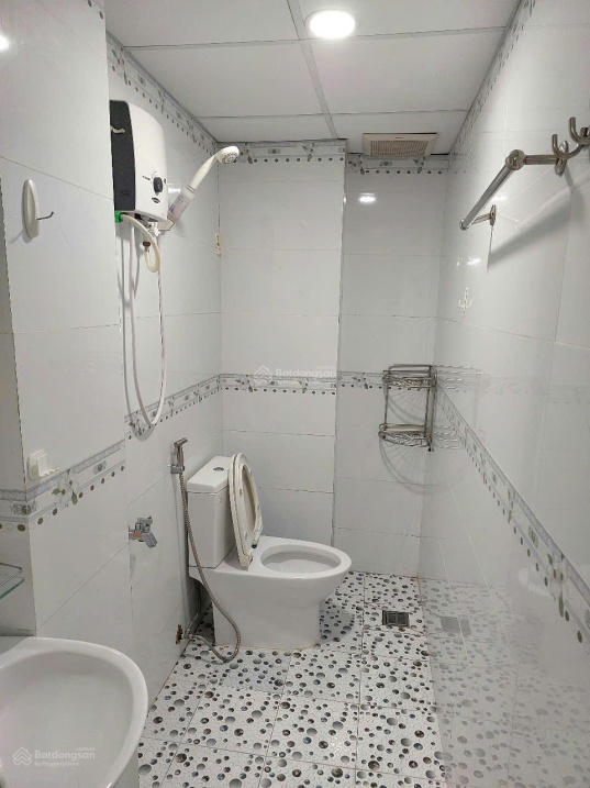 Modern 35m² Studio Apartment with Built-in Storage