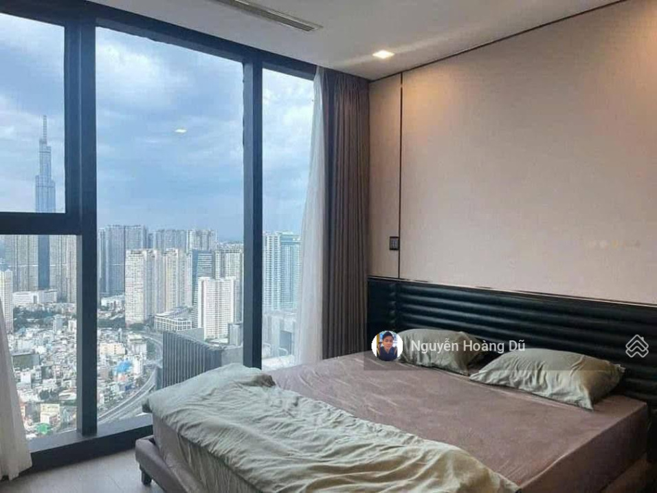 Modern 2-Bed Apartment with Landmark 81 View