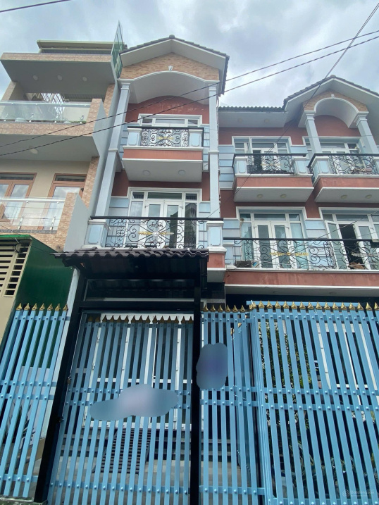 3-Story House with 5 Bedrooms near Nguyen Xi Street