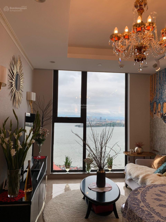 Modern 1BR Apartment with West Lake View