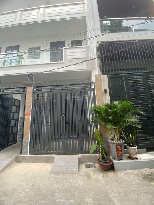 Modern Two-Bedroom House with Rooftop in Go Vap