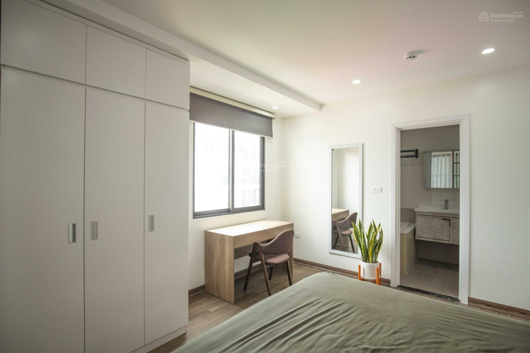 Modern 1-Bedroom Apartment with City View