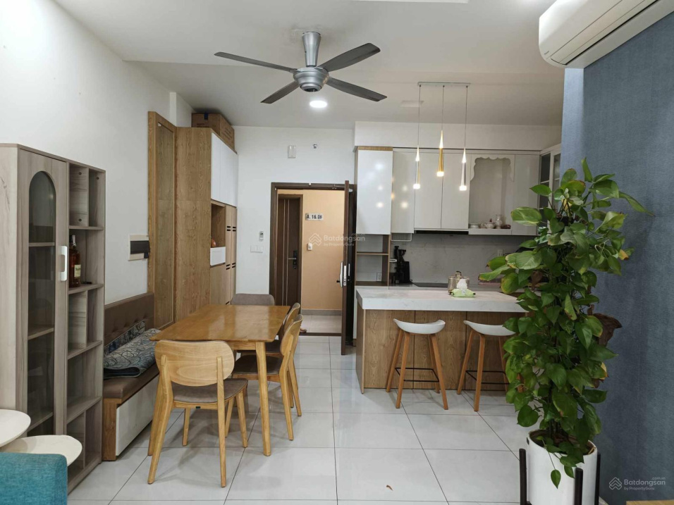 Modern 2-Bedroom Apartment with Designer Interior