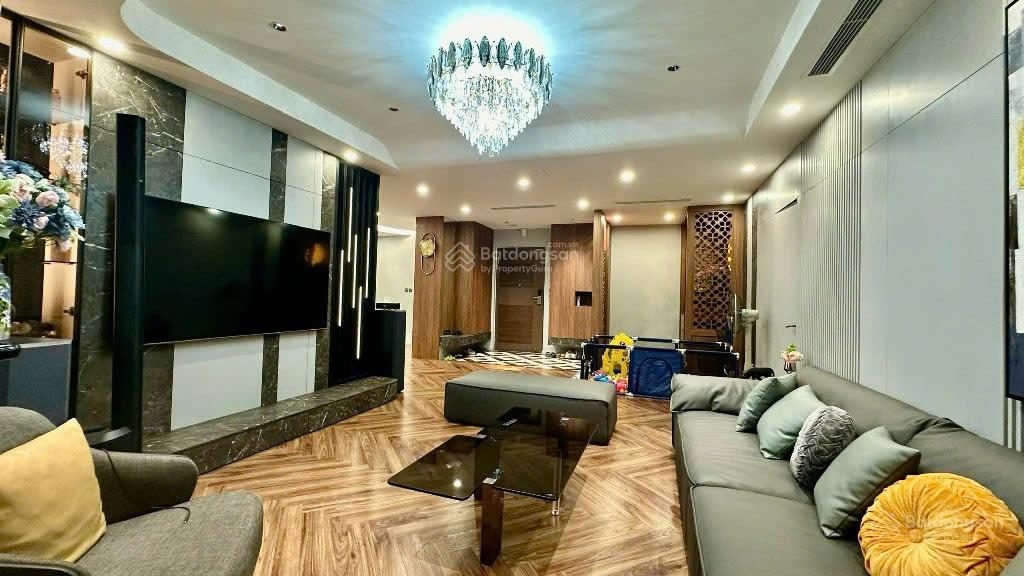 Modern 193m² Luxury Apartment at Indochina Plaza