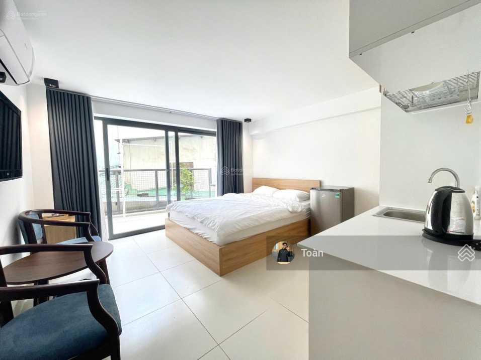 Modern Studio Apartment with Balcony in District 1