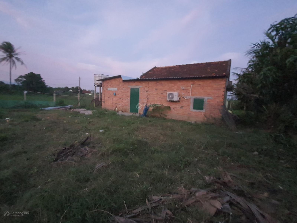 Одноповерховий будинок на ділянці 600м² з базовими зручностями