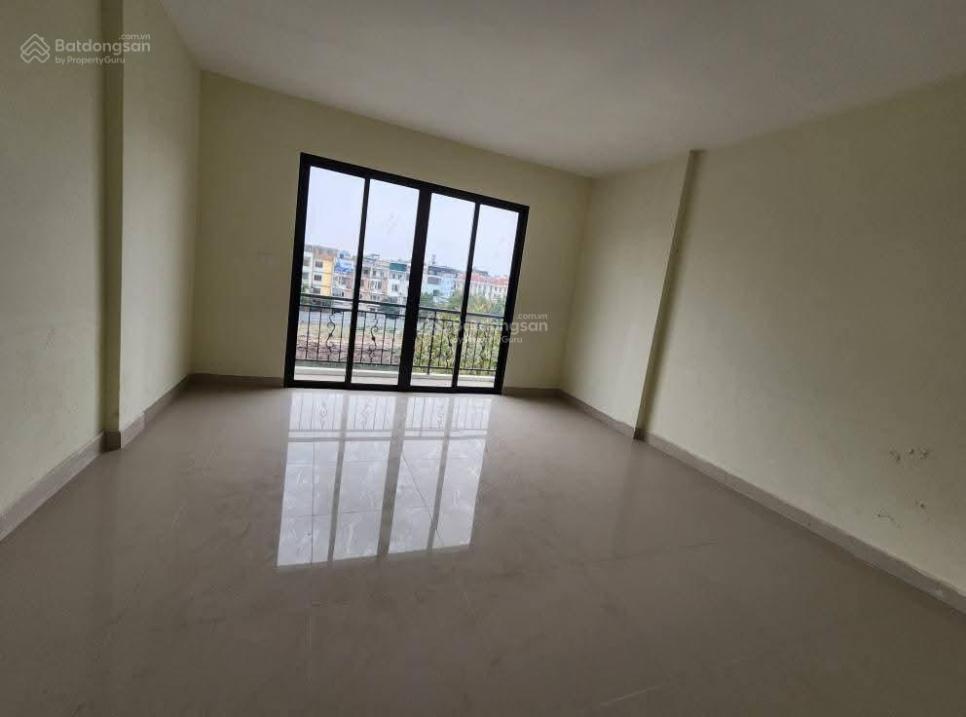 Spacious 4-Floor House on 30m Wide Street