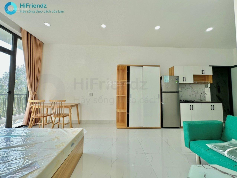 Modern Studio Apartment with Balcony in District 2