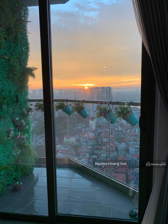 Luxurious Lake View Apartment in Tay Ho