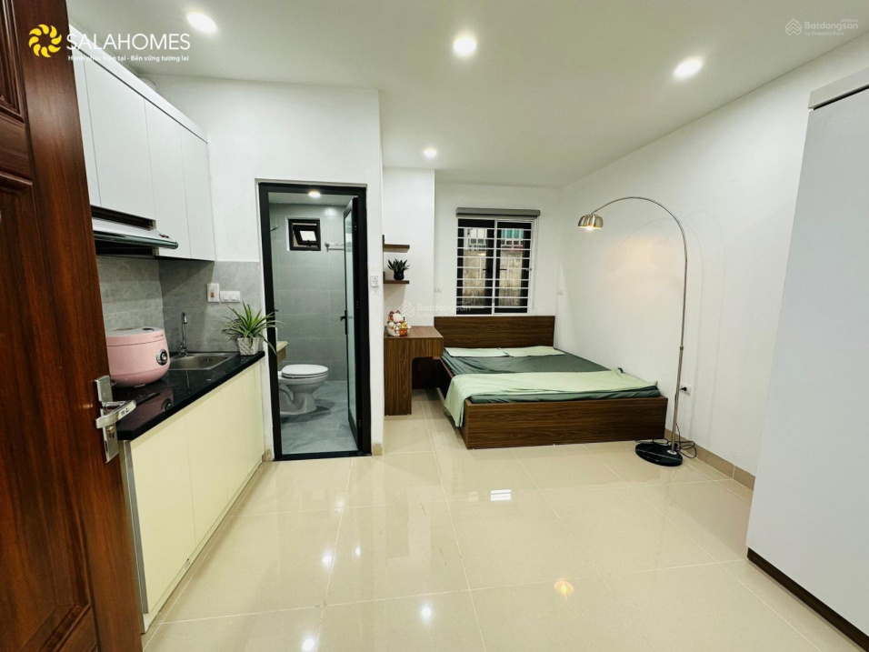 Modern Studio Apartment with Full Kitchen