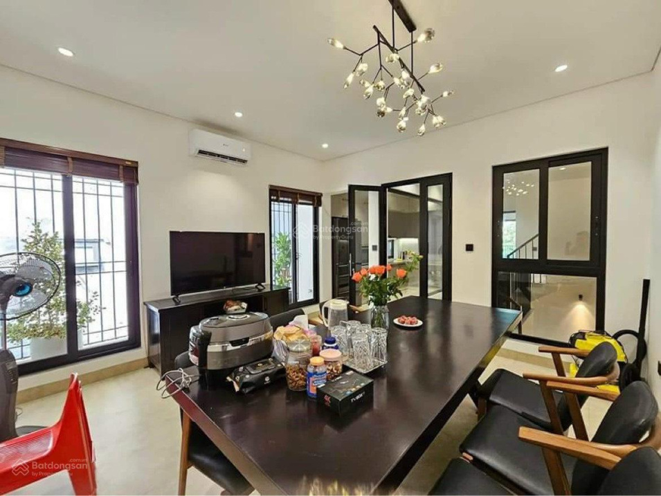 Spacious 4-Story House on Nguyen Chi Thanh Street