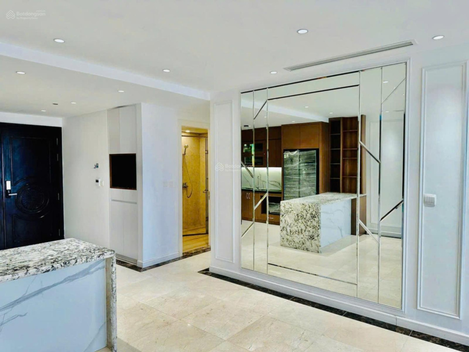 Luxury 3-Bedroom Apartment at Le Roi Soleil