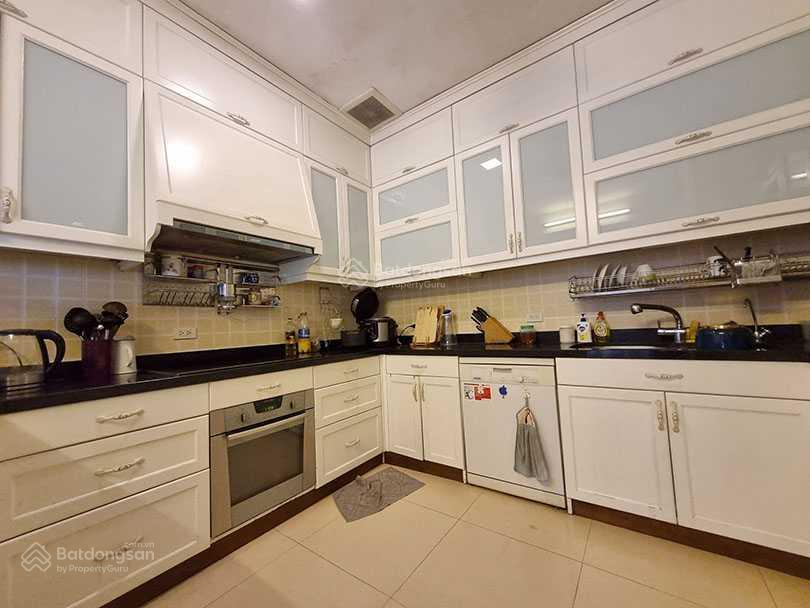 Luxury Villa with Pool and Garden in Dao