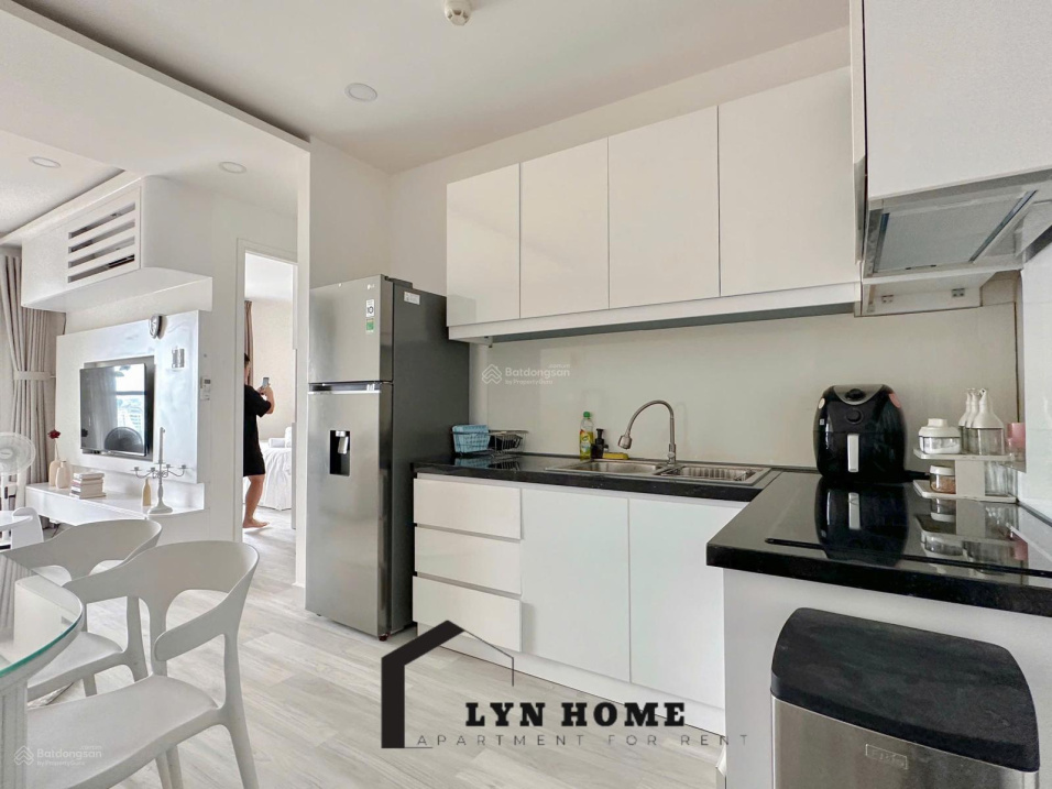 Modern 2BR Apartment with Pool and Gym
