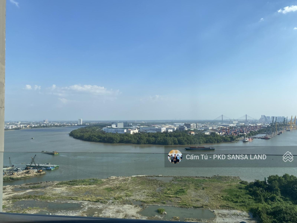 Modern 3-Bedroom Apartment with River View