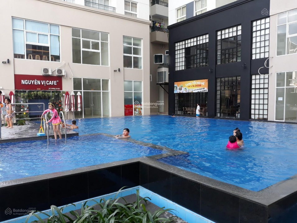Corner 2-Bed Apartment with Balcony and Pool