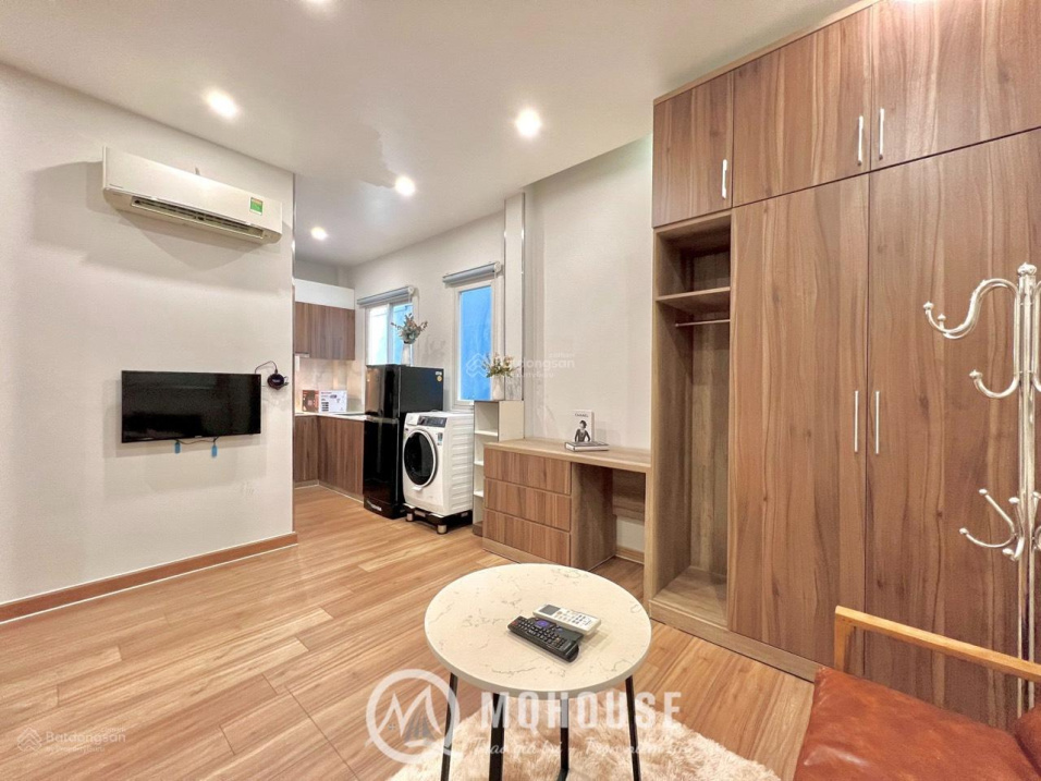 Modern Studio Near Airport with Full Amenities