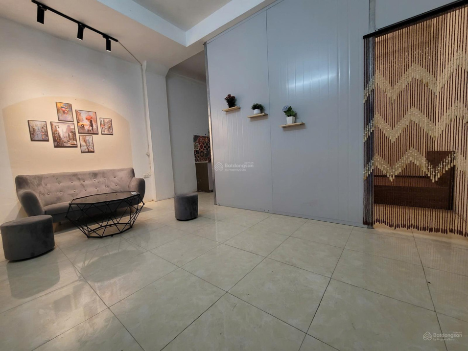 Modern 40m² Apartment with Elevator Near Lake