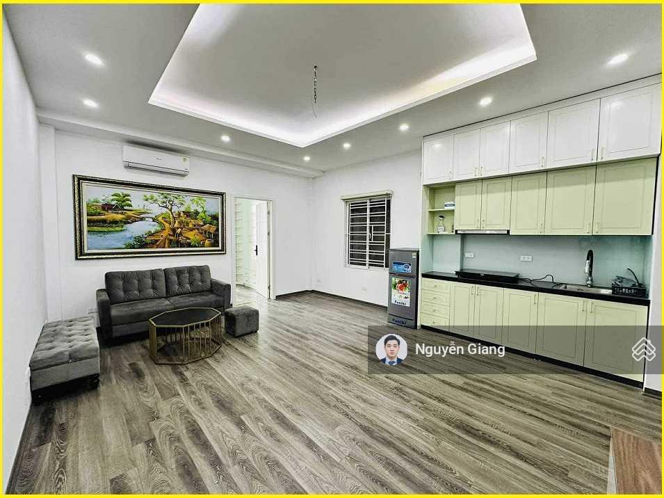 Modern Furnished Apartment with Lake View