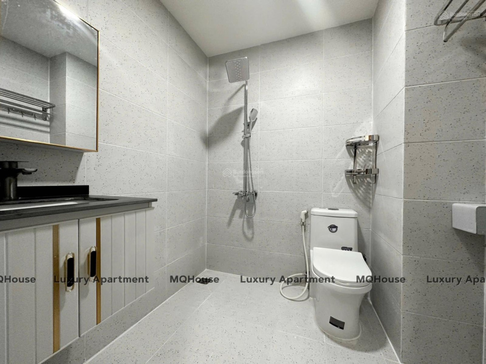 Modern 2BR Apartment with Balcony in District 10