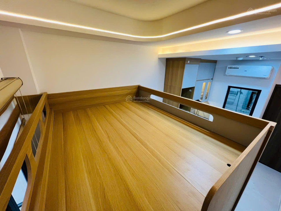 Modern Loft Apartment with Washing Machine and Balcony