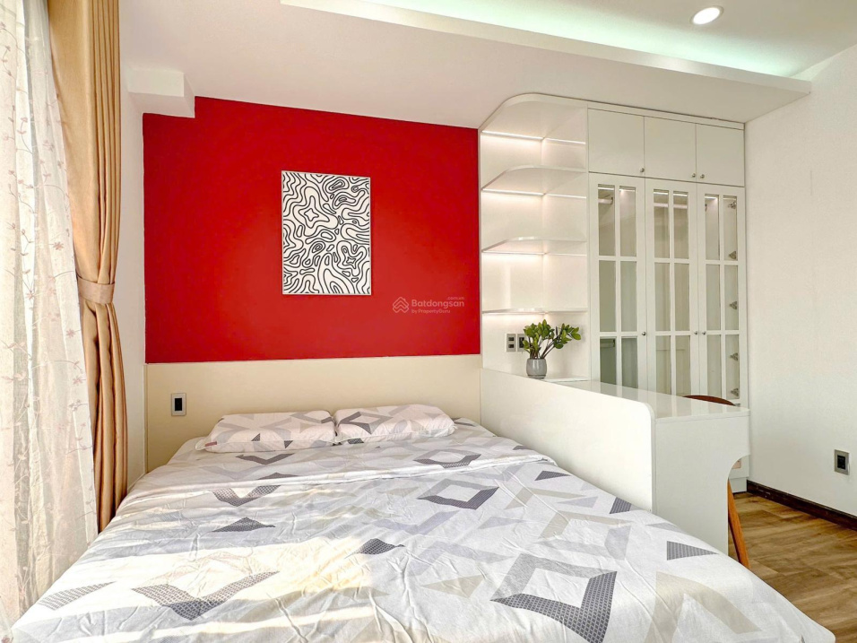 Modern Studio with Balcony Near Ba Chuong Church