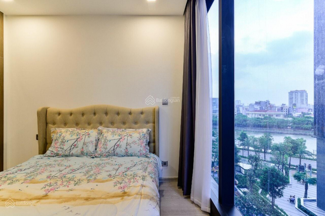 Modern 3-Bedroom Apartment with River View
