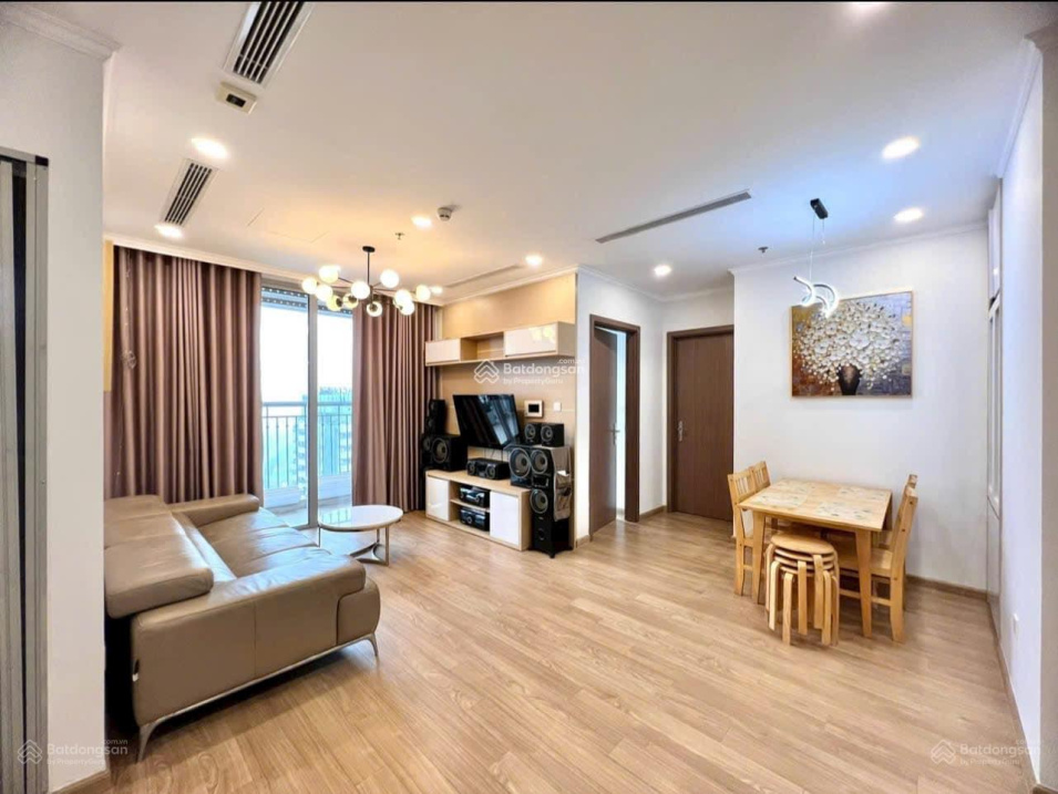 Spacious 3-Bed Corner Apartment with Full Furnishing
