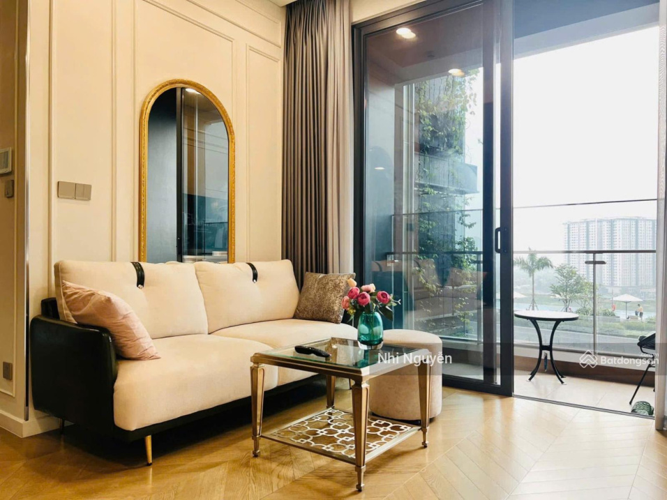 Modern 2-Bedroom Apartment with Riverside Views