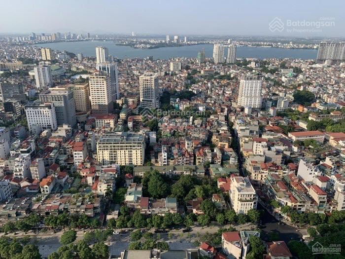 Spacious 3-bedroom apartment with city view