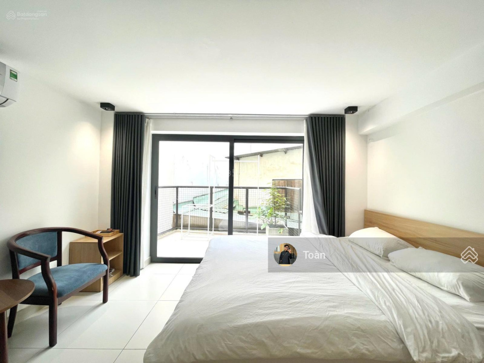 Modern Studio Apartment with Balcony in District 1