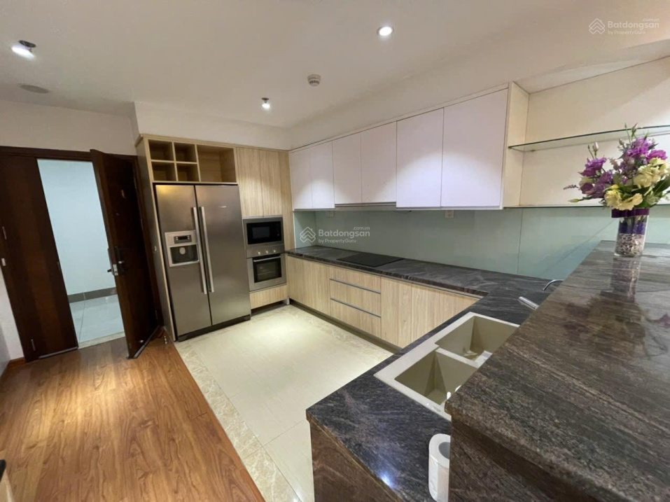 Modern 3-Bedroom Apartment with Designer Interior