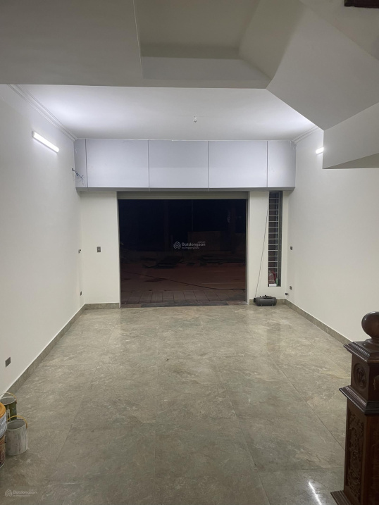 Modern 4-Floor Office Space with Large Rooms