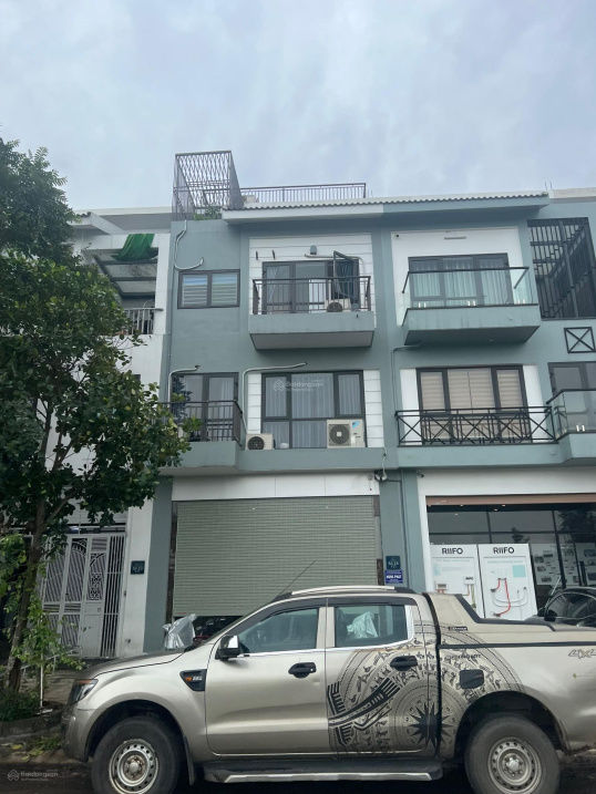 New 3.5-Floor House with Full Furnishings